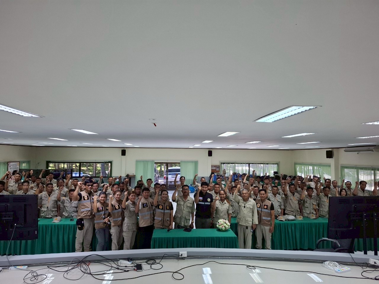 LINE_ALBUM_ทบทวน อปพร. 68_250813_61_397.jpg